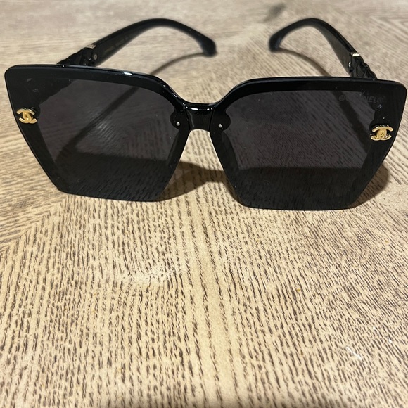 New CHANEL Elegant Auth.Black Sunglasses all accessories included - Picture 3 of 13